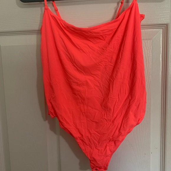 Skims nectarine fits everybody cami bodysuit large - Picture 2 of 3